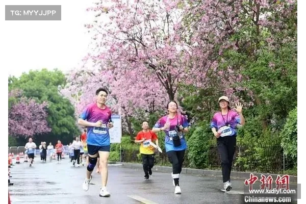 赛场逆行奋力奔跑感动无数网友 跑者接受记者专访分享背后故事 赛场逆行奋力奔跑感动无数网友 跑者接受记者专访分享背后故事