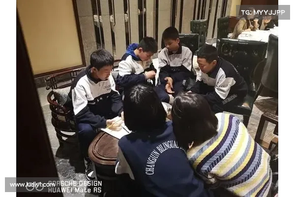 星光璀璨汇聚一堂 迎接更加璀璨的未来大合影登场 星光璀璨汇聚一堂 迎接更加璀璨的未来大合影登场